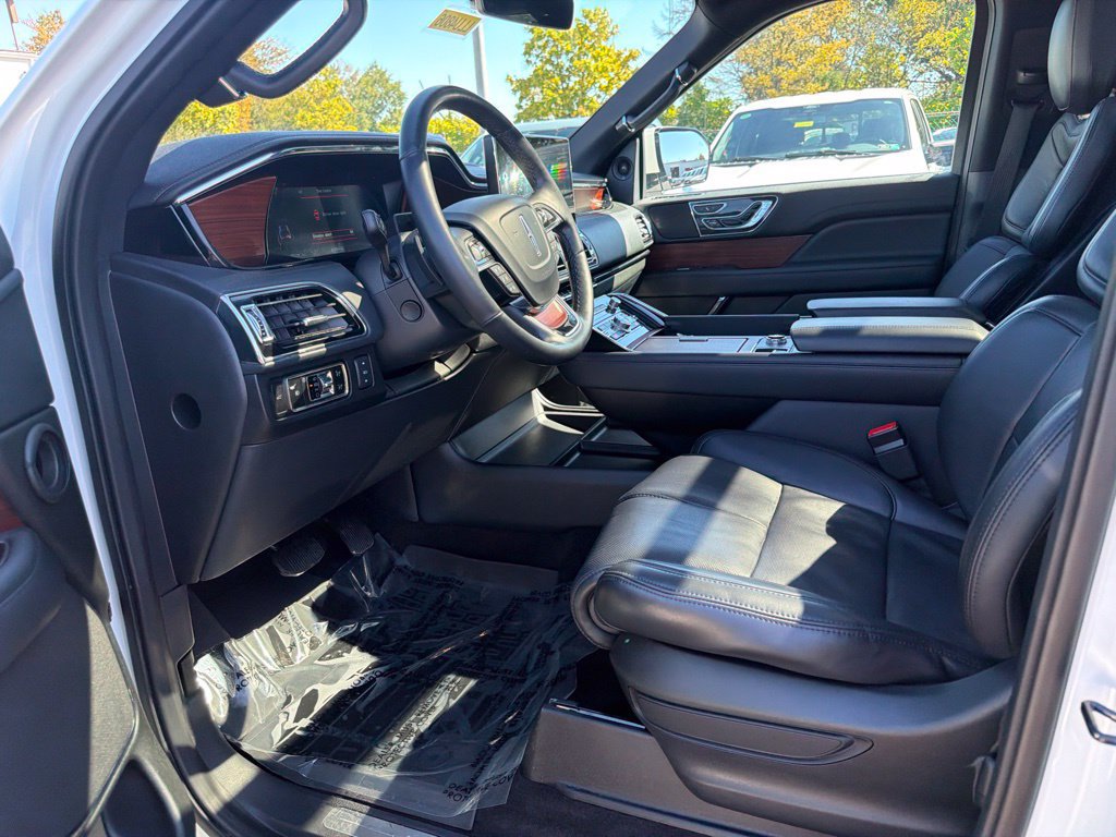 Certified 2023 Lincoln Navigator Reserve AWD/4WD image 13
