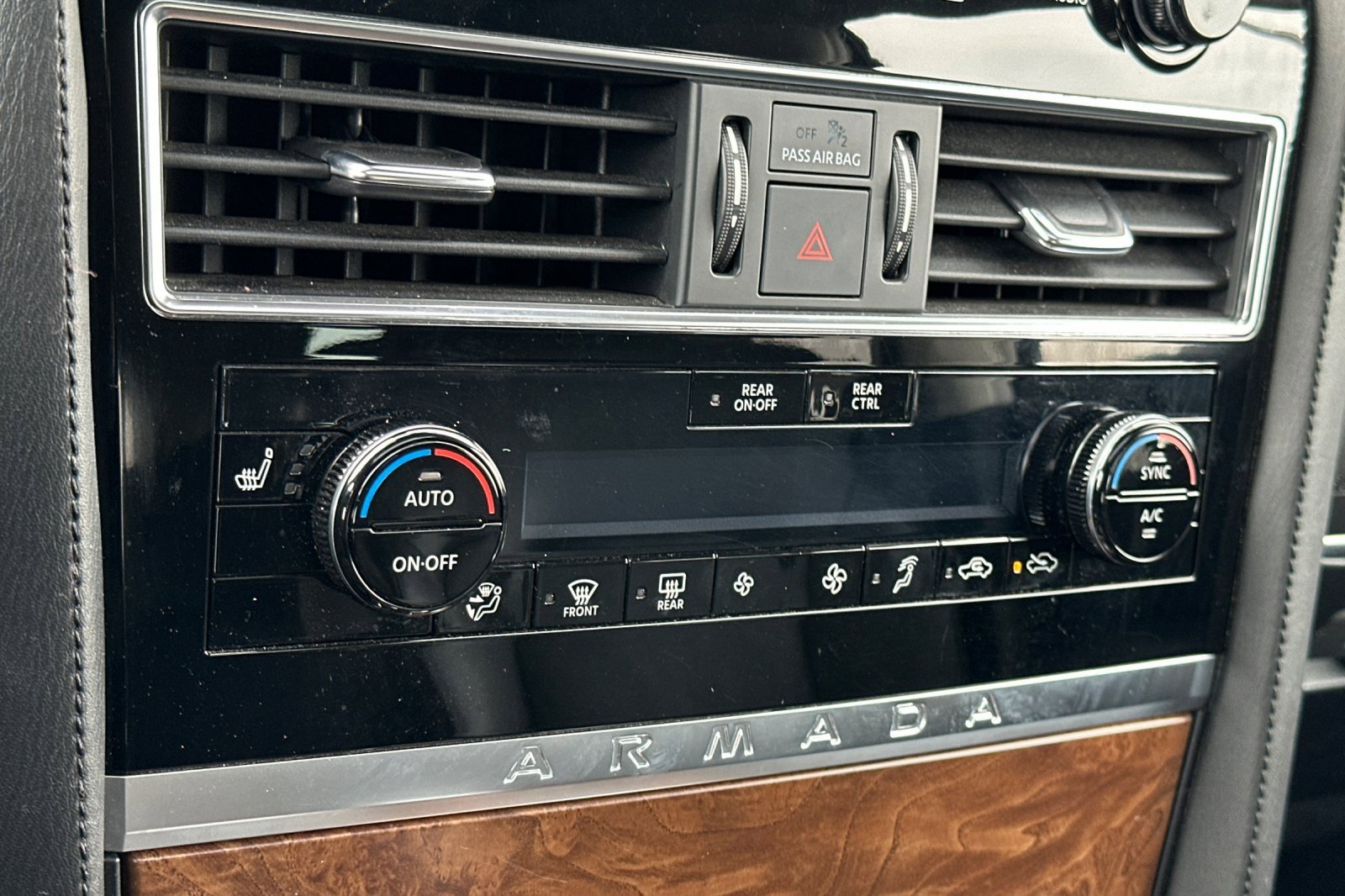 Used 2022 Nissan Armada SL w/ Captain's Chairs Package image 25