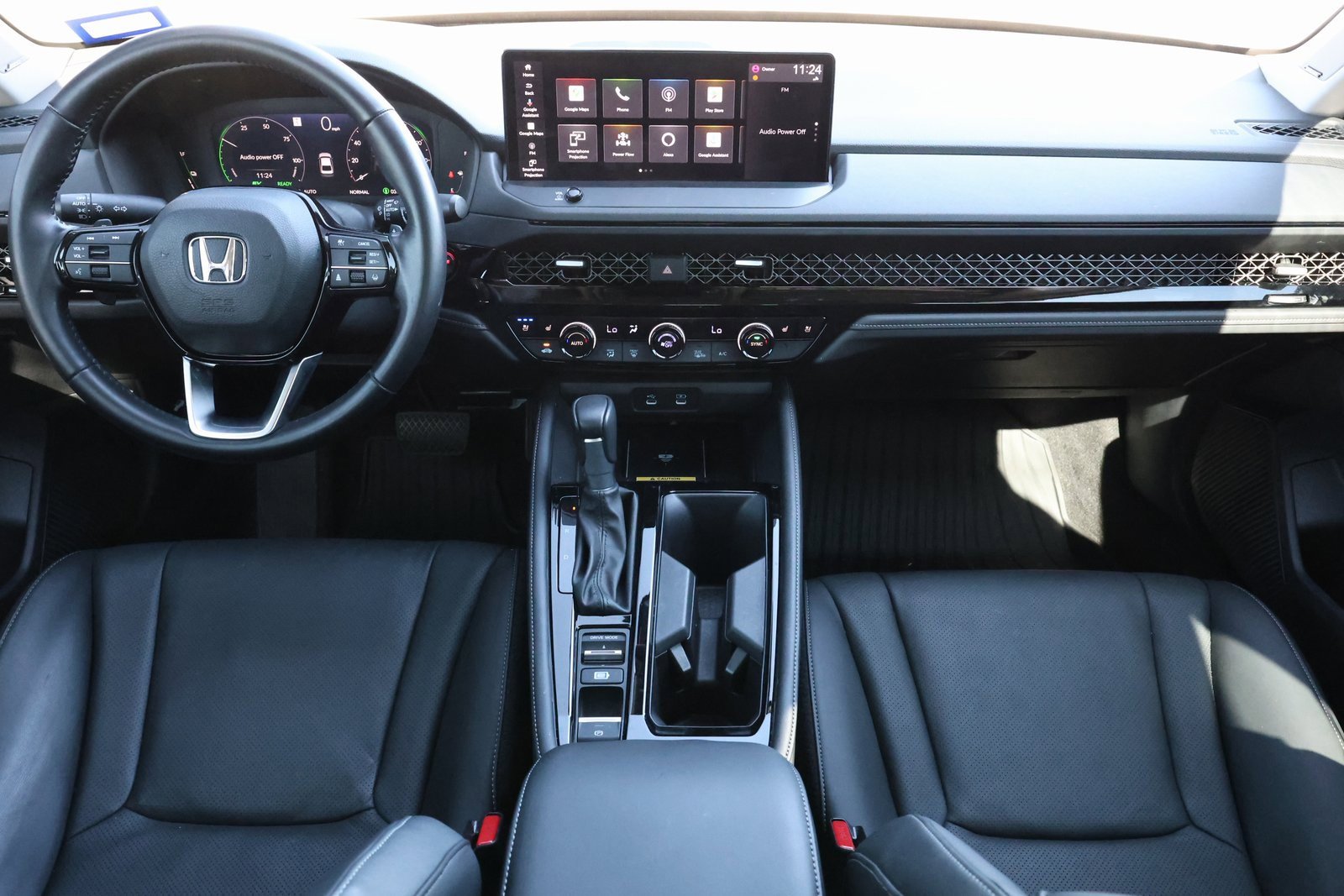 Used 2023 Honda Accord Touring image 2