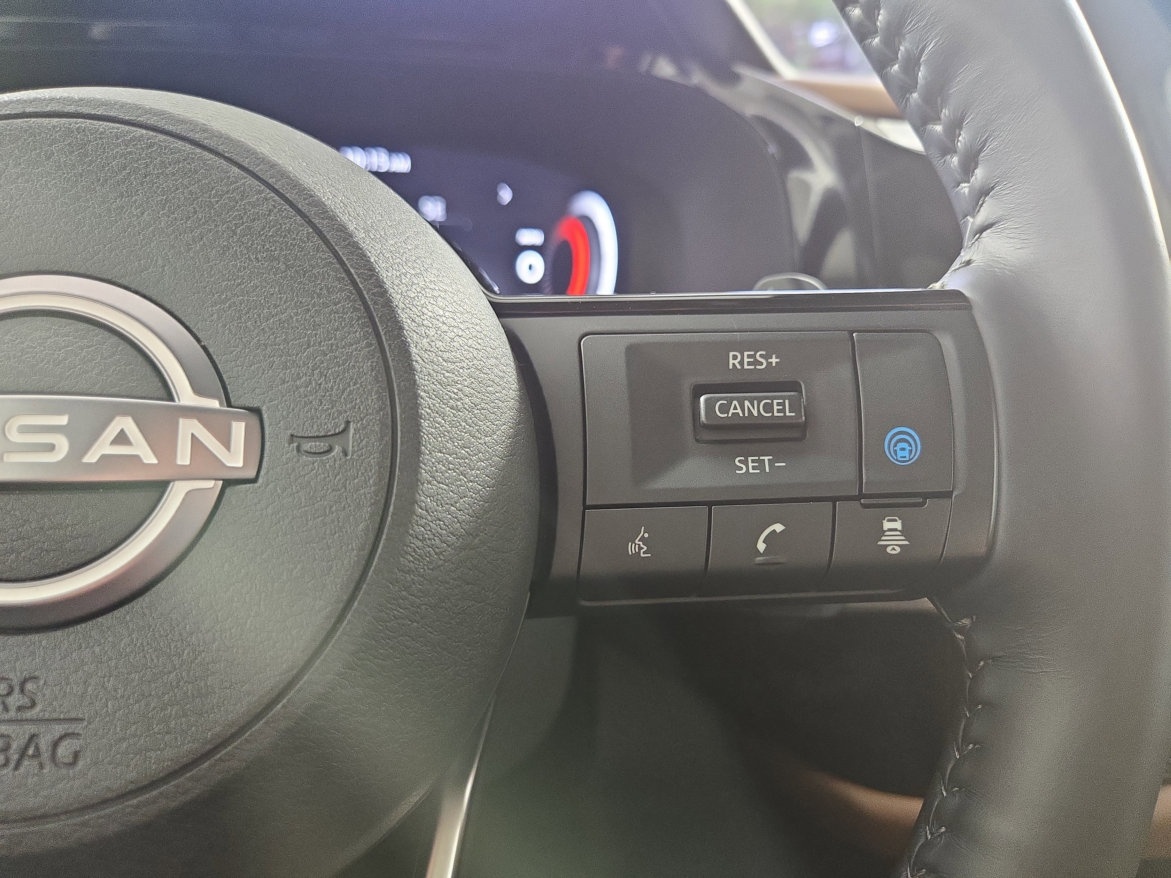 Used 2022 Nissan Pathfinder Platinum w/ Cargo Package image 17