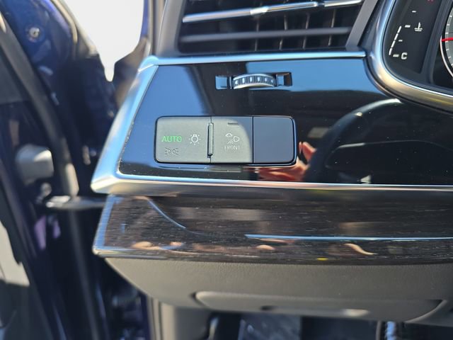 Used 2023 Audi Q7 2.0T Premium w/ Convenience Package AWD/4WD image 30