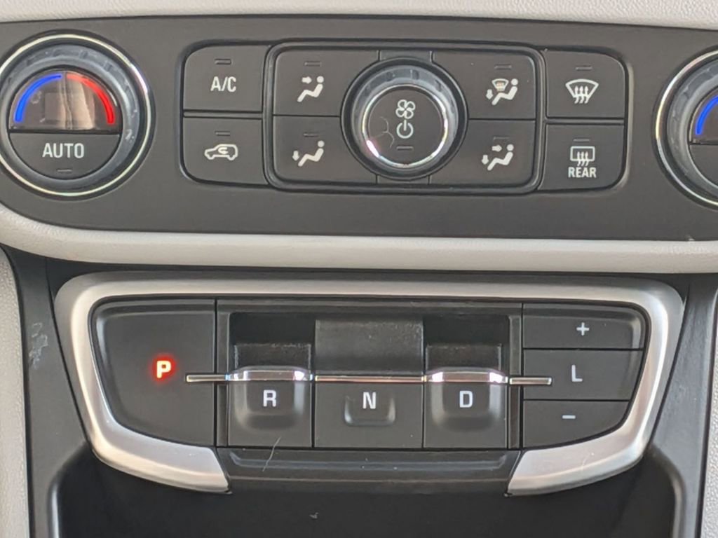 Used 2023 GMC Terrain SLE w/ Driver Convenience Package image 25