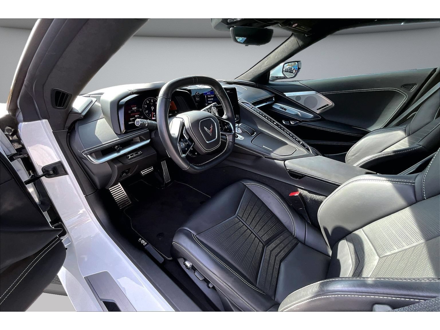 Used 2022 Chevrolet Corvette Stingray Premium Conv w/ Z51 Performance Package RWD image 9