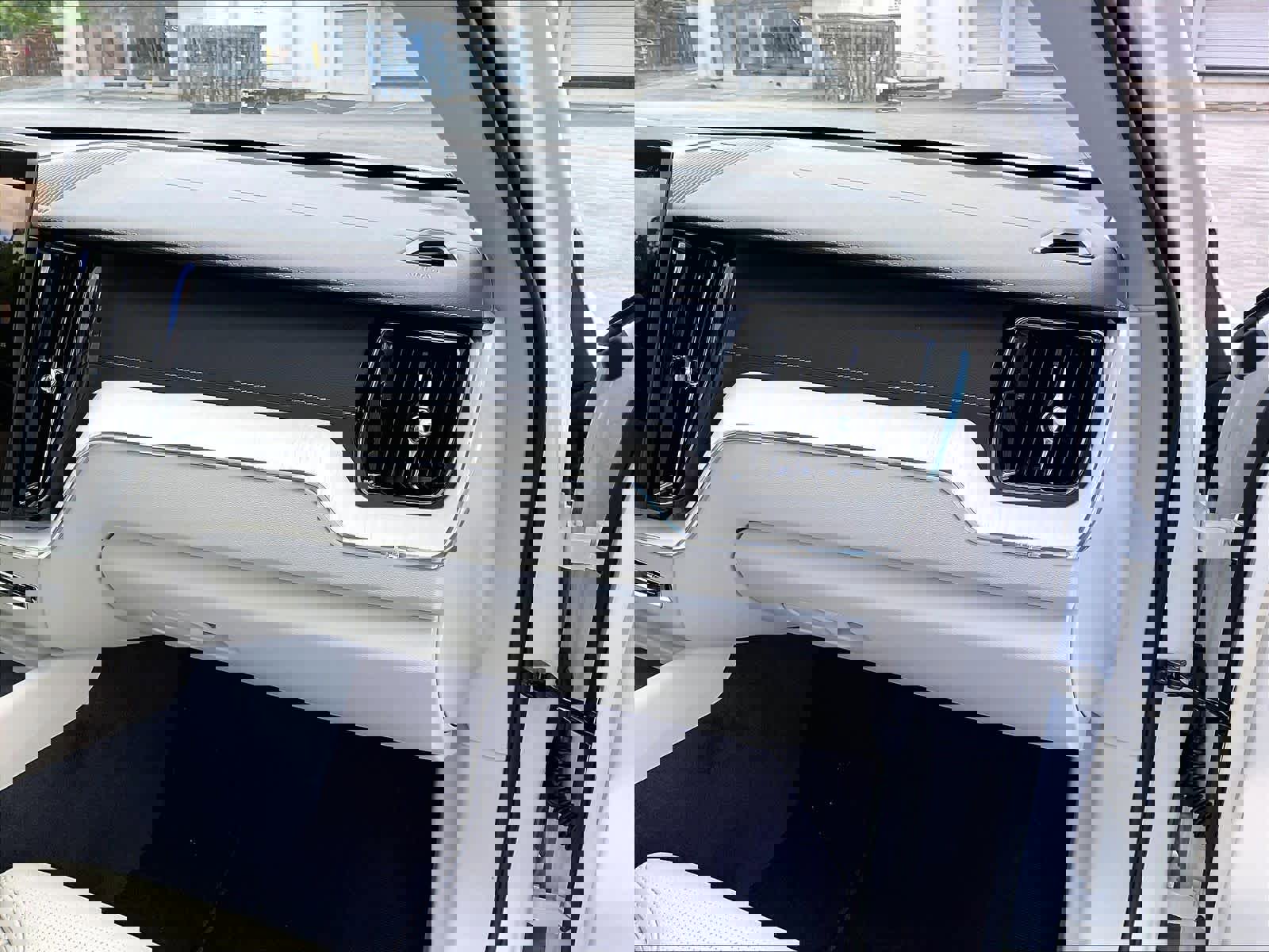 New 2026 Volvo XC60 T8 Ultra w/ Climate Package AWD/4WD image 28