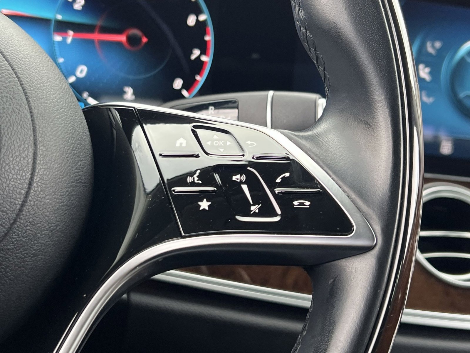 Certified 2023 Mercedes-Benz E 350 4MATIC Sedan w/ Premium Package image 30