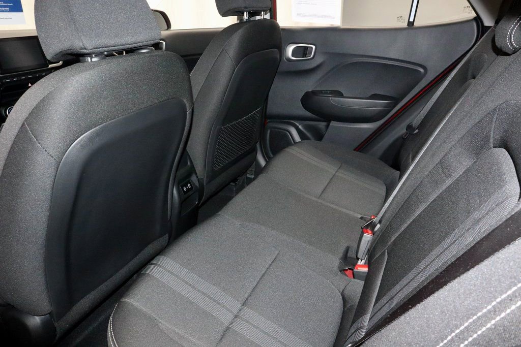 Certified 2025 Hyundai Venue SEL image 24