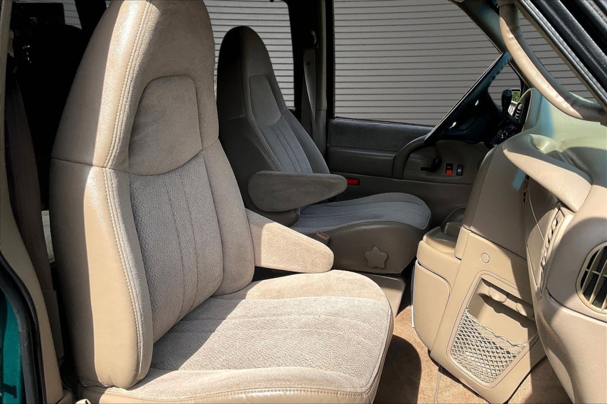 Used 2000 Chevrolet Astro Passenger RWD image 25
