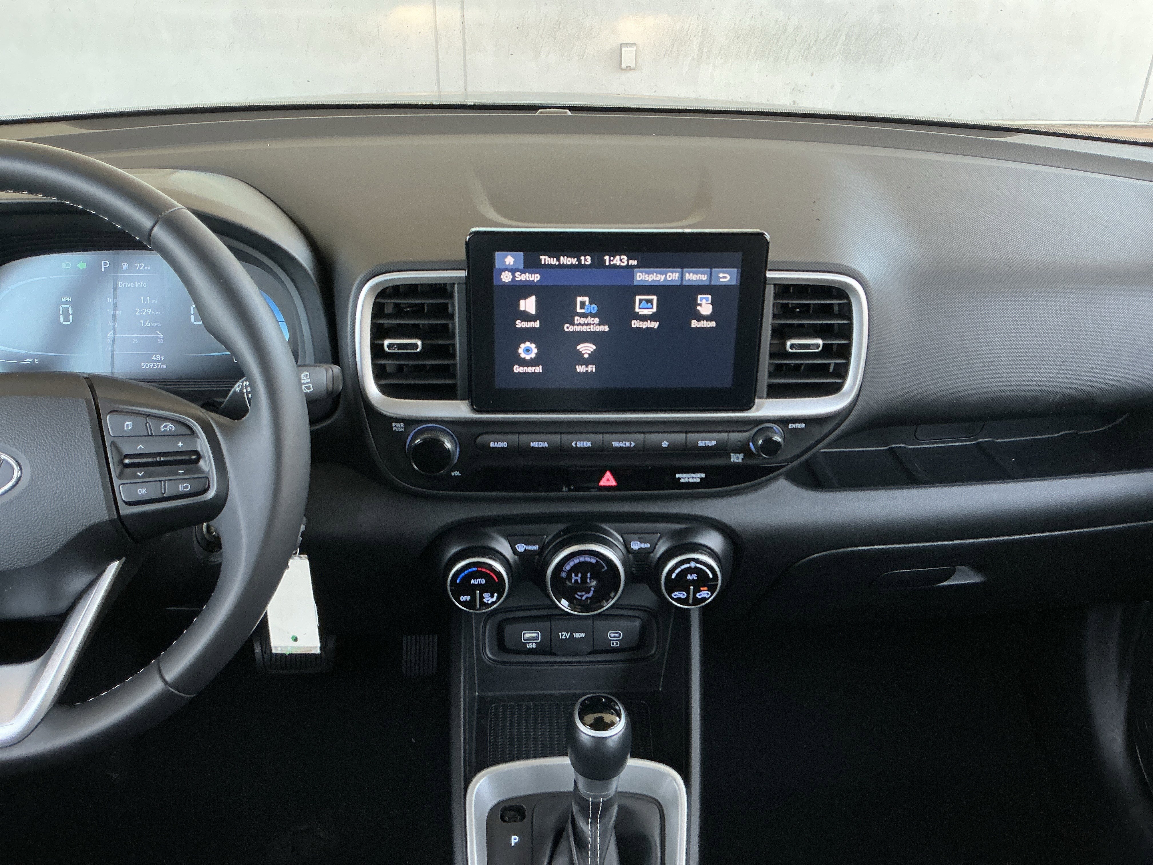 Used 2023 Hyundai Venue SEL image 9