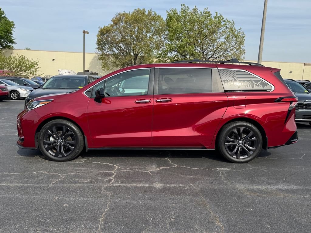 Used 2022 Toyota Sienna XSE image 6