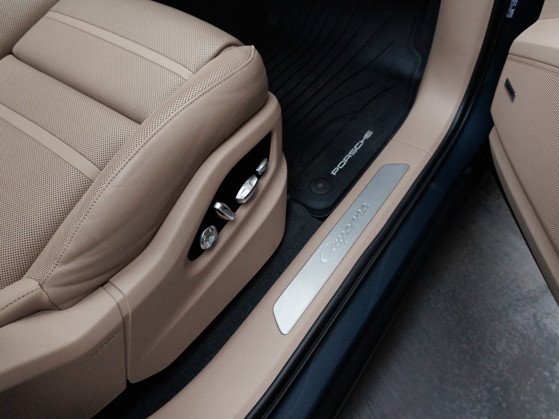 Certified 2019 Porsche Cayenne AWD/4WD image 35