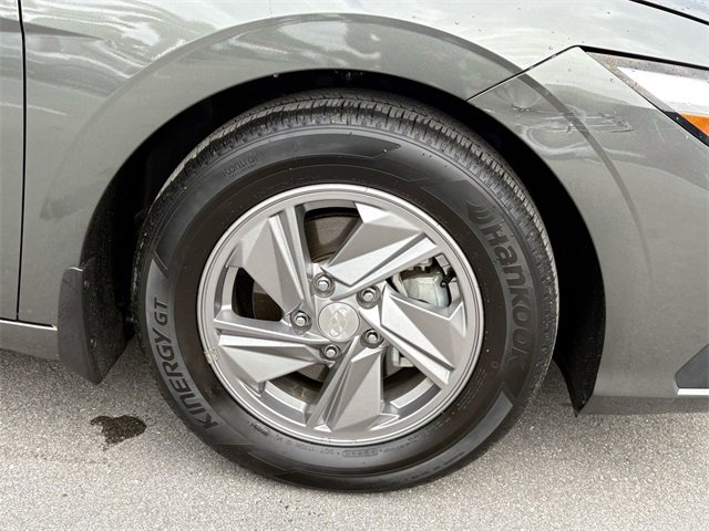 Used 2025 Hyundai Elantra SE image 7