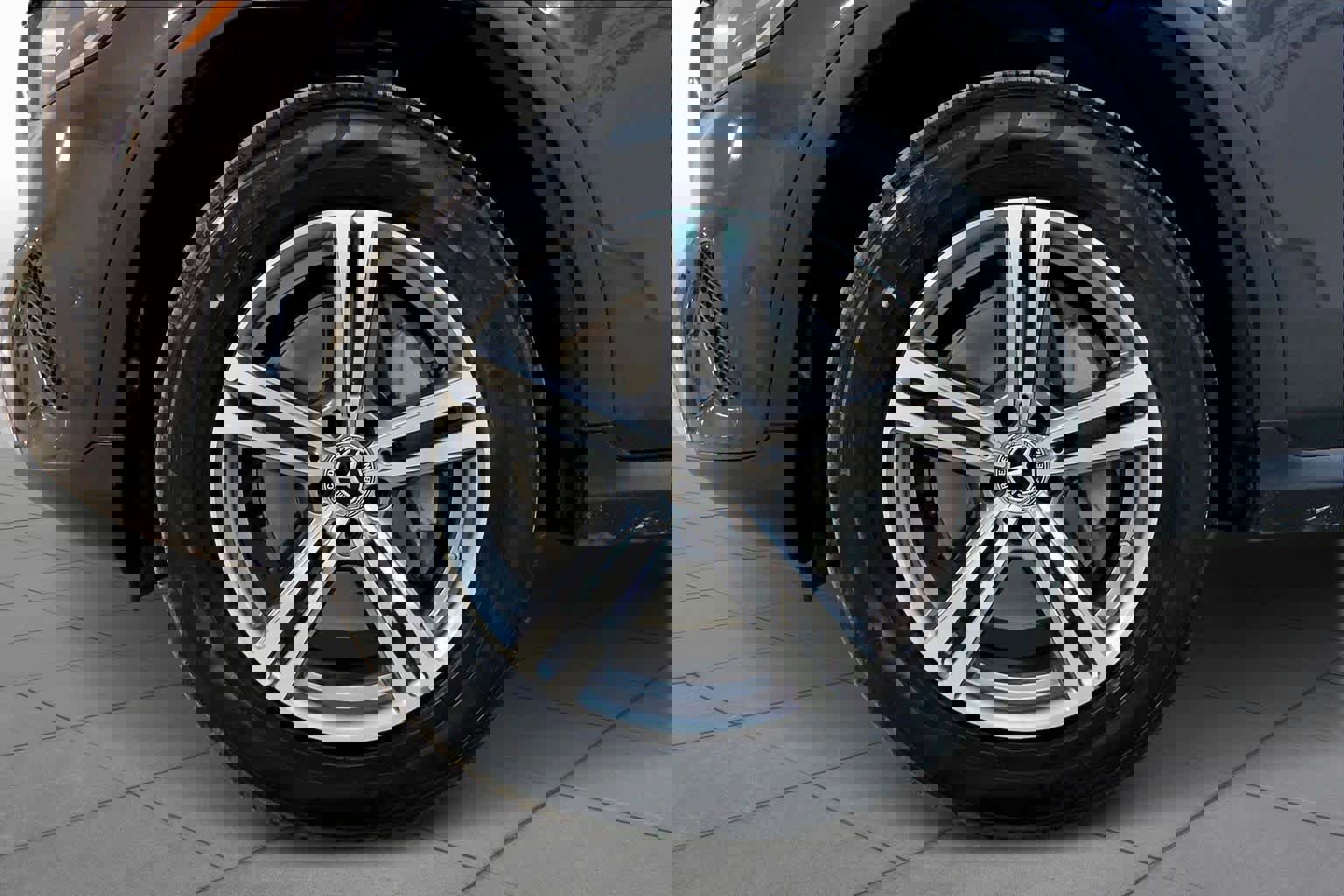 Used 2021 Mercedes-Benz GLC 300 4MATIC image 11