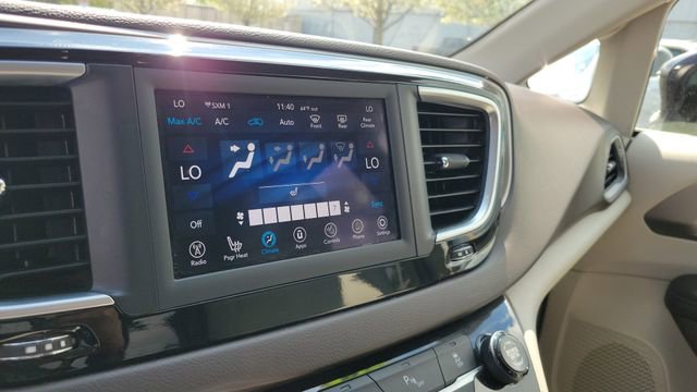 Certified 2018 Chrysler Pacifica Touring-L FWD image 16