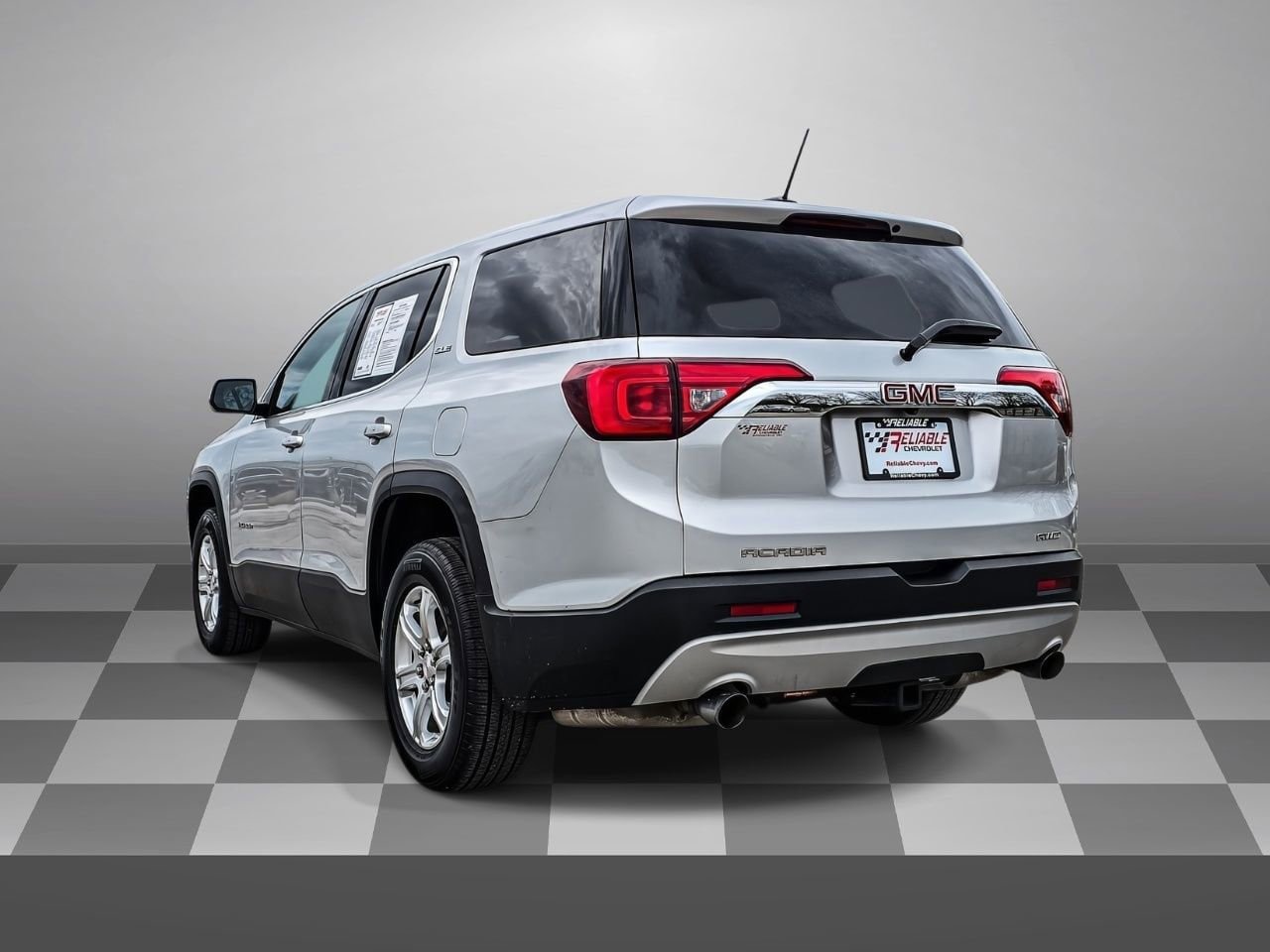 Used 2019 GMC Acadia SLE w/ LPO, Floor Liner Package image 4