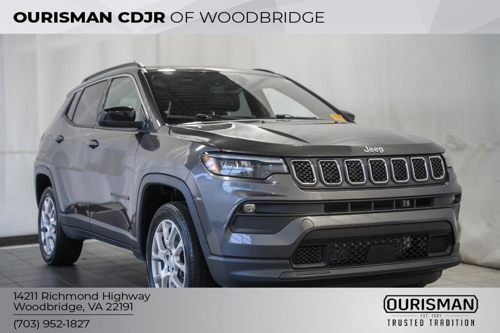 Used 2023 Jeep Compass Latitude w/ Sun and Sound Group AWD/4WD image 1