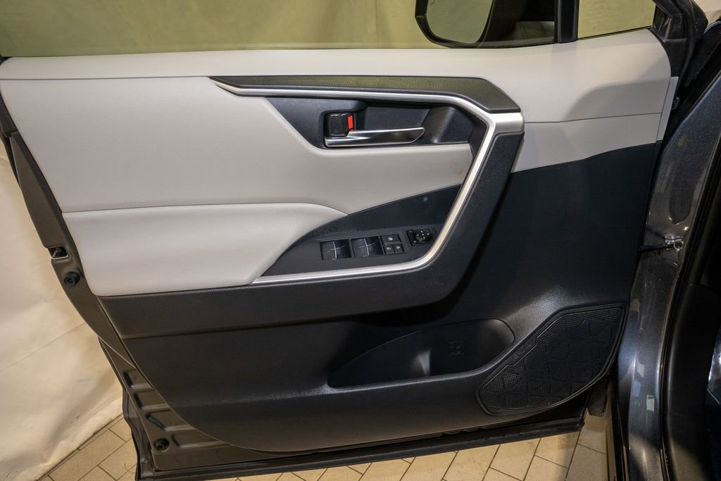 Used 2022 Toyota RAV4 XLE image 12