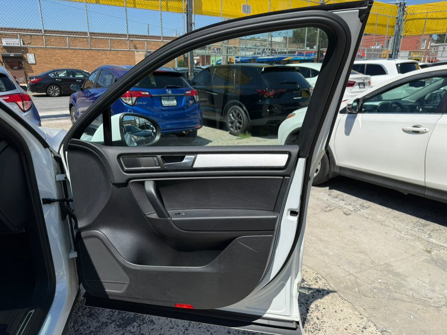 Used 2014 Volkswagen Touareg VR6 AWD/4WD image 22
