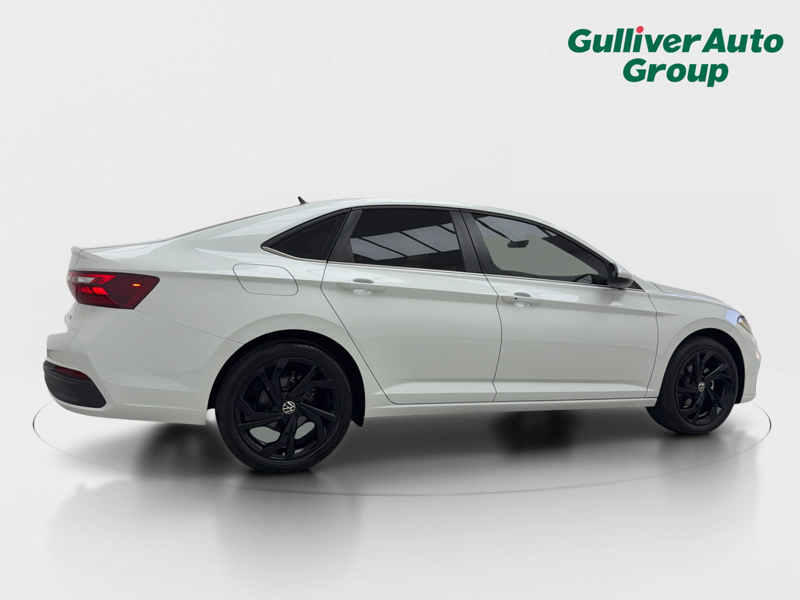 Used 2025 Volkswagen Jetta SE w/ Sunroof Package FWD image 9