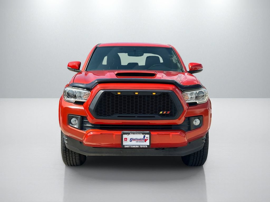Used 2016 Toyota Tacoma TRD Sport w/ Towing Package AWD/4WD image 2