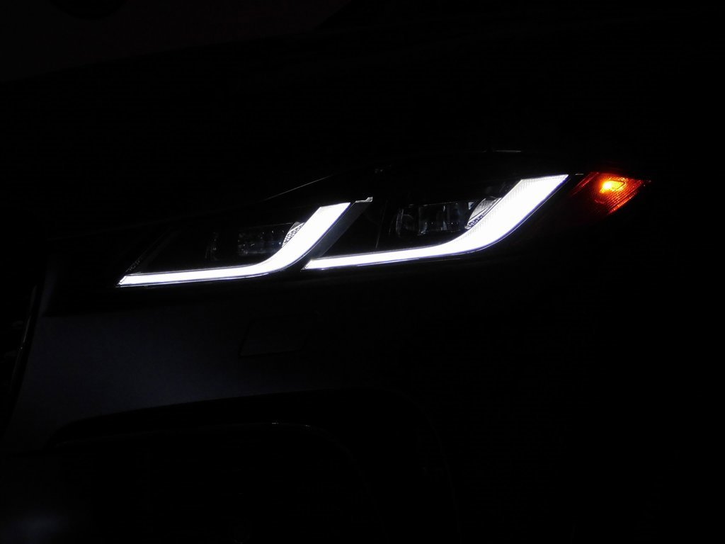 Used 2024 Jaguar F-PACE SVR image 14