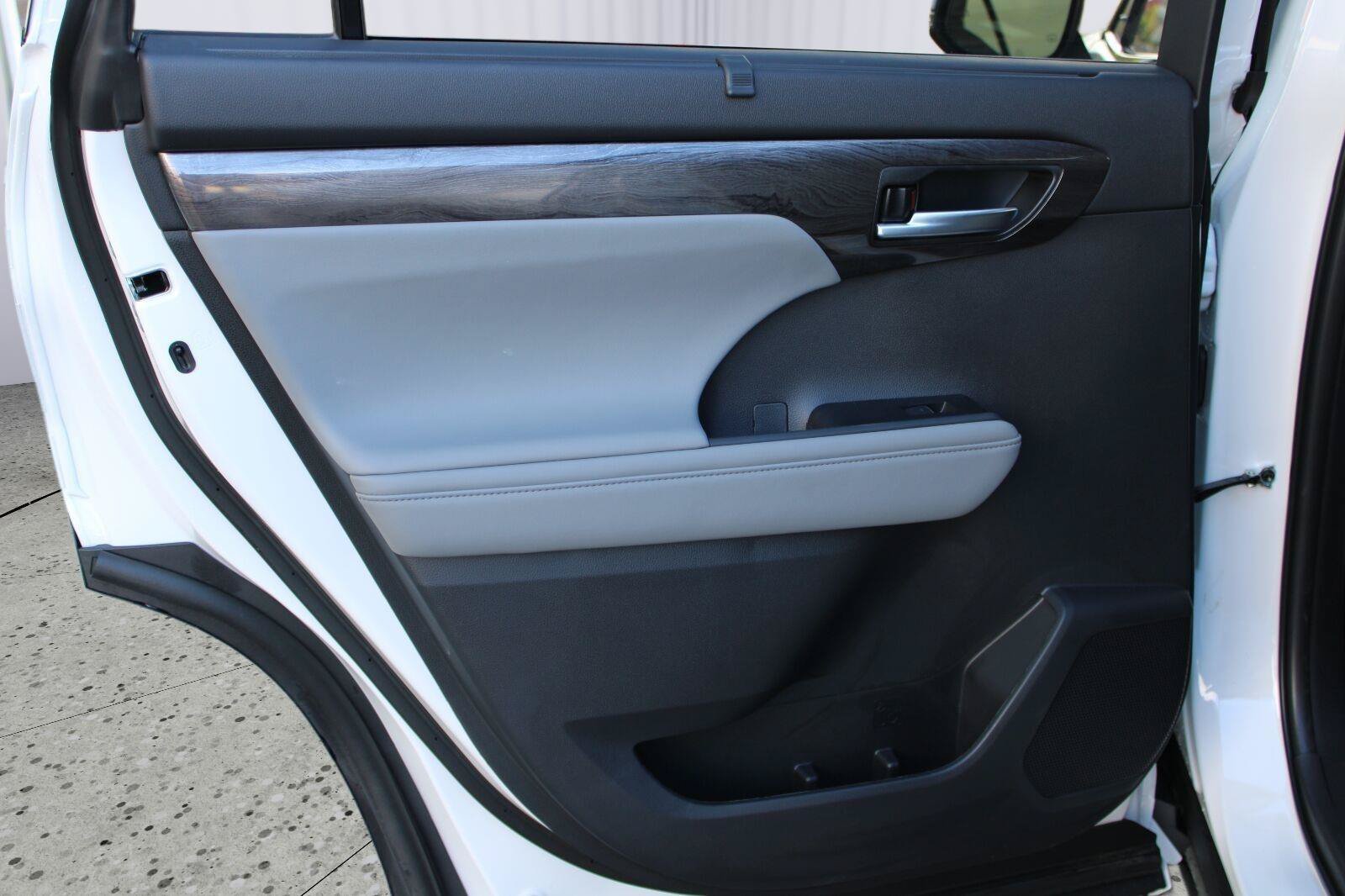 Used 2026 Toyota Highlander Platinum AWD/4WD image 48