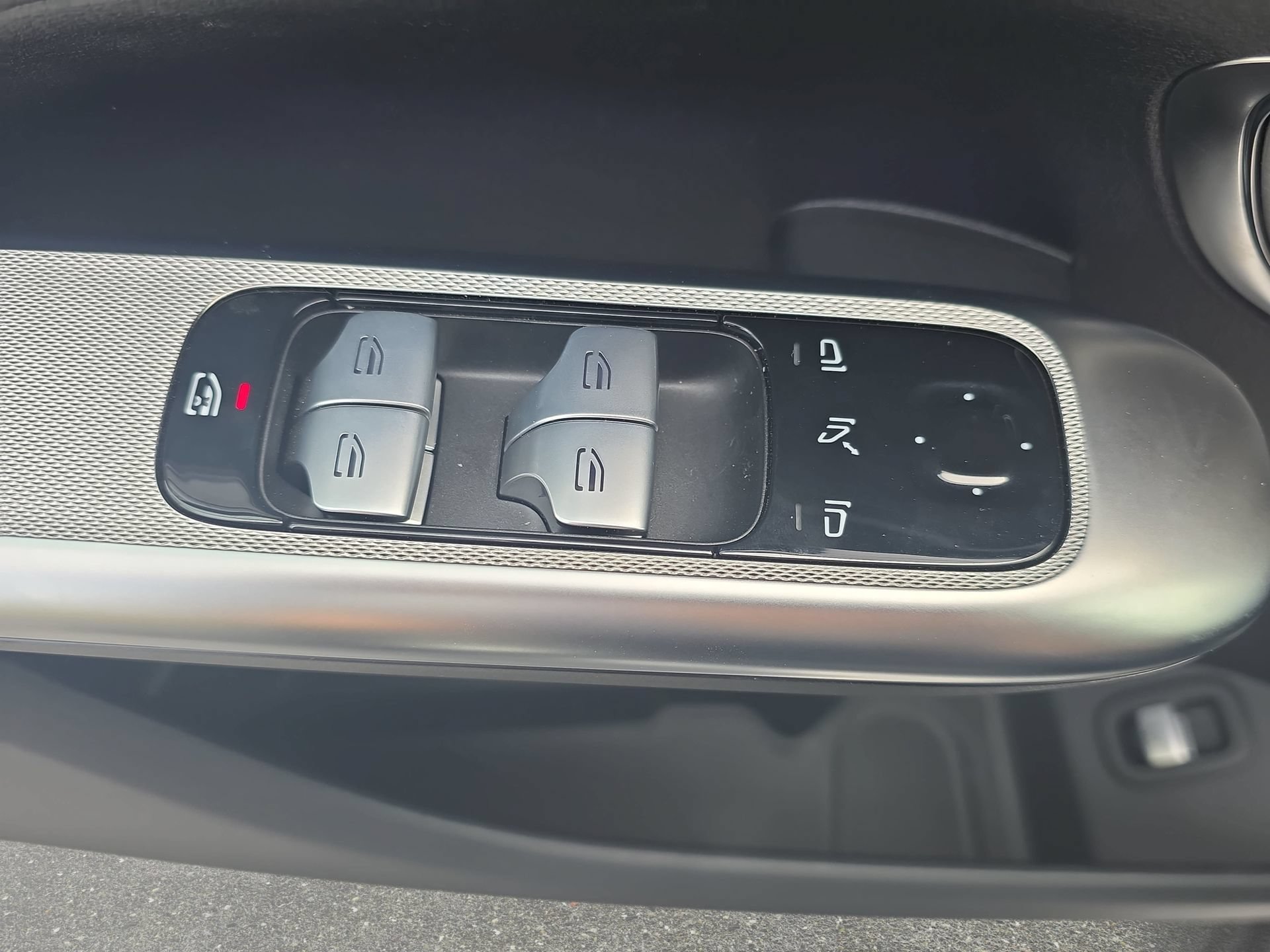 Used 2025 Mercedes-Benz GLC 300 4MATIC image 27