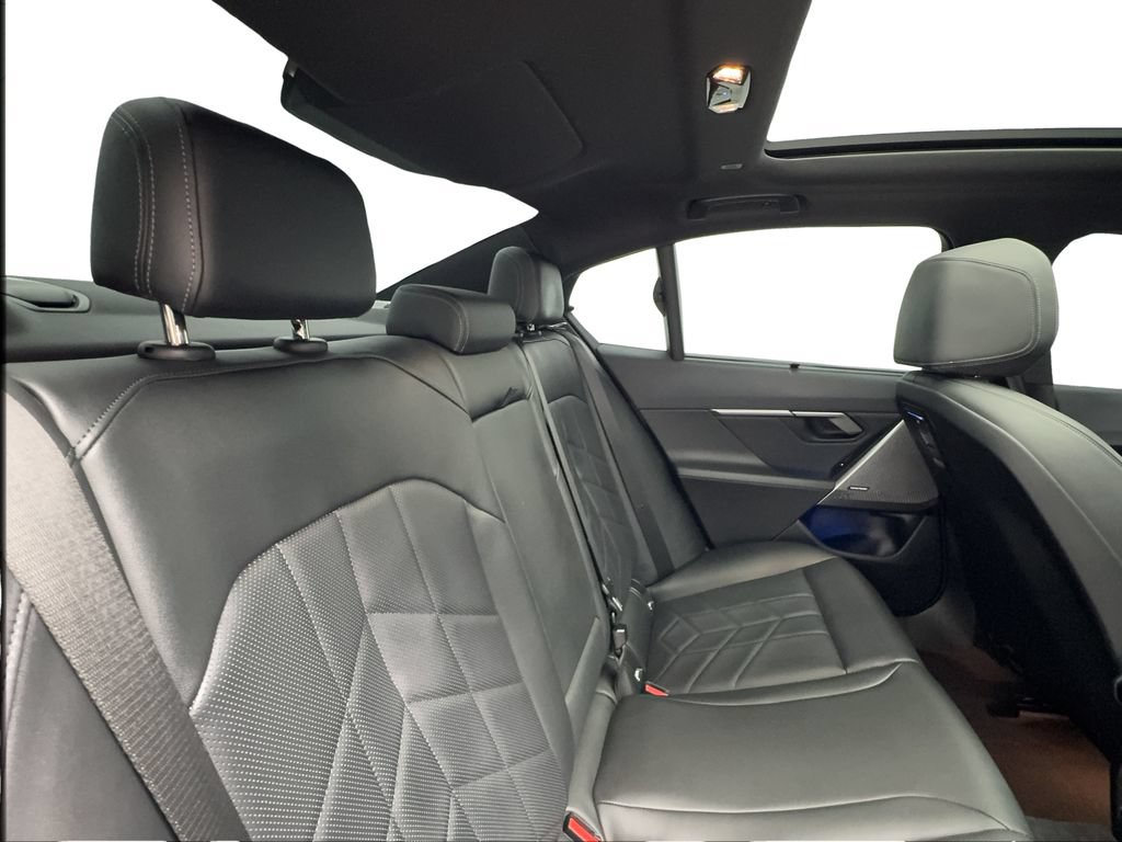 Used 2024 BMW i5 eDrive40i w/ Executive Package RWD image 26