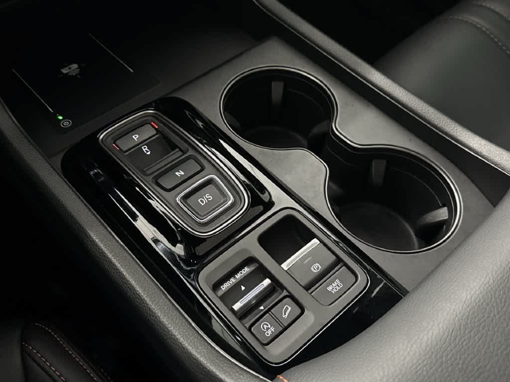 Used 2025 Honda Pilot TrailSport image 19