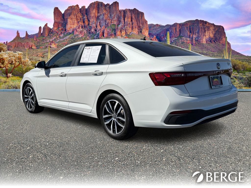 Used 2026 Volkswagen Jetta SE image 4