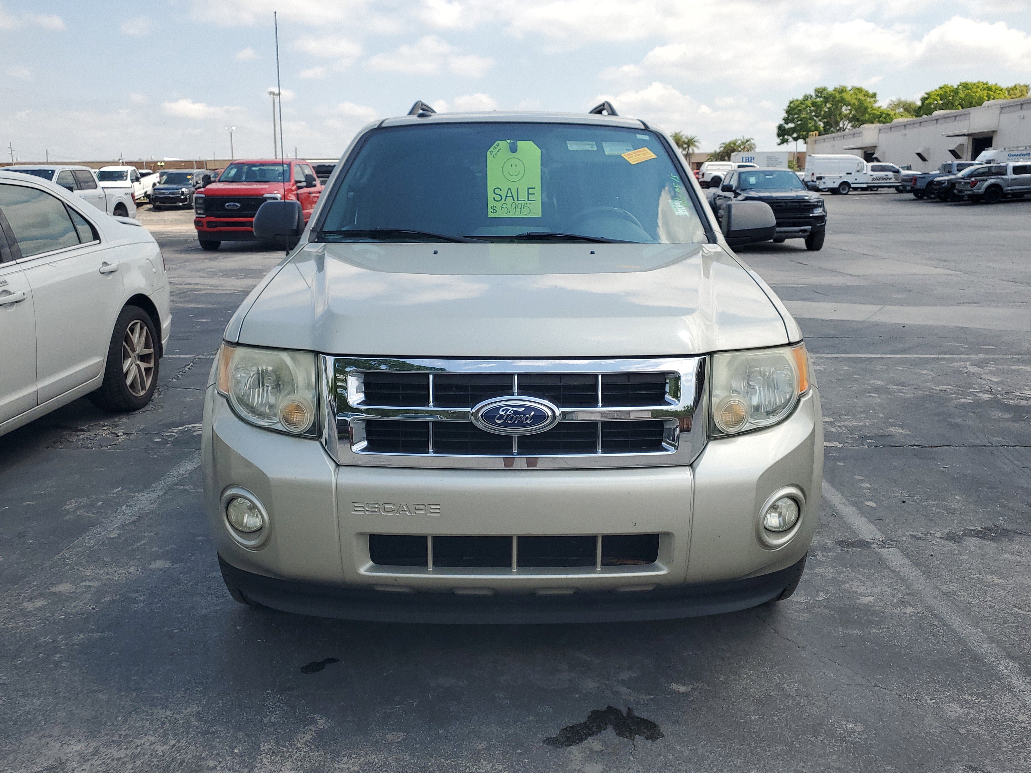 Used 2011 Ford Escape XLT w/ Class II Trailer Tow Pkg image 2