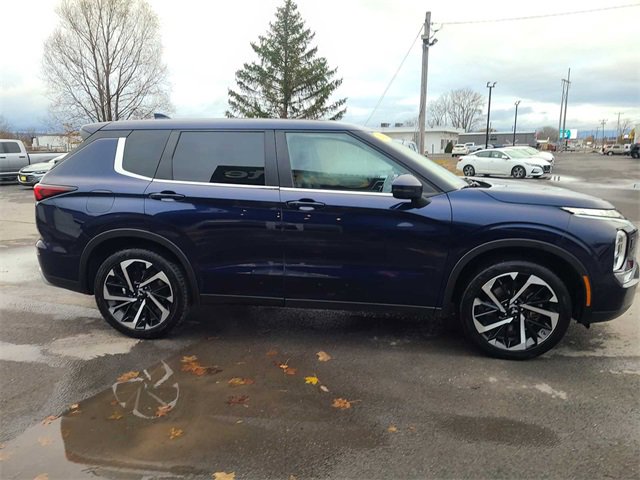 Used 2023 Mitsubishi Outlander SE image 5