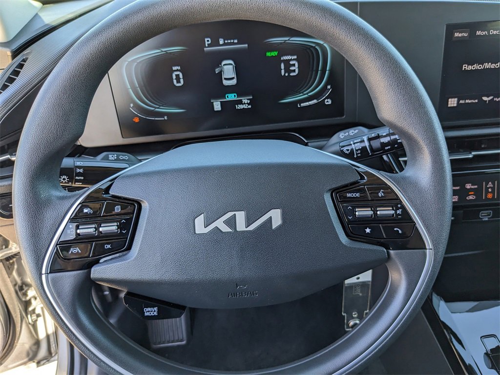 Used 2025 Kia Niro LX image 28