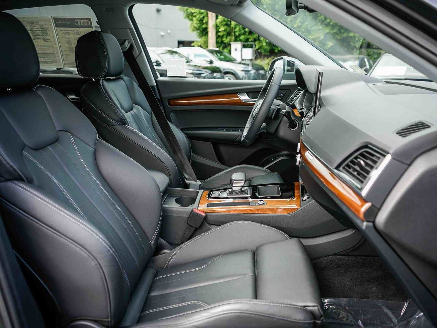 Used 2023 Audi Q5 e Premium w/ Convenience Package image 16