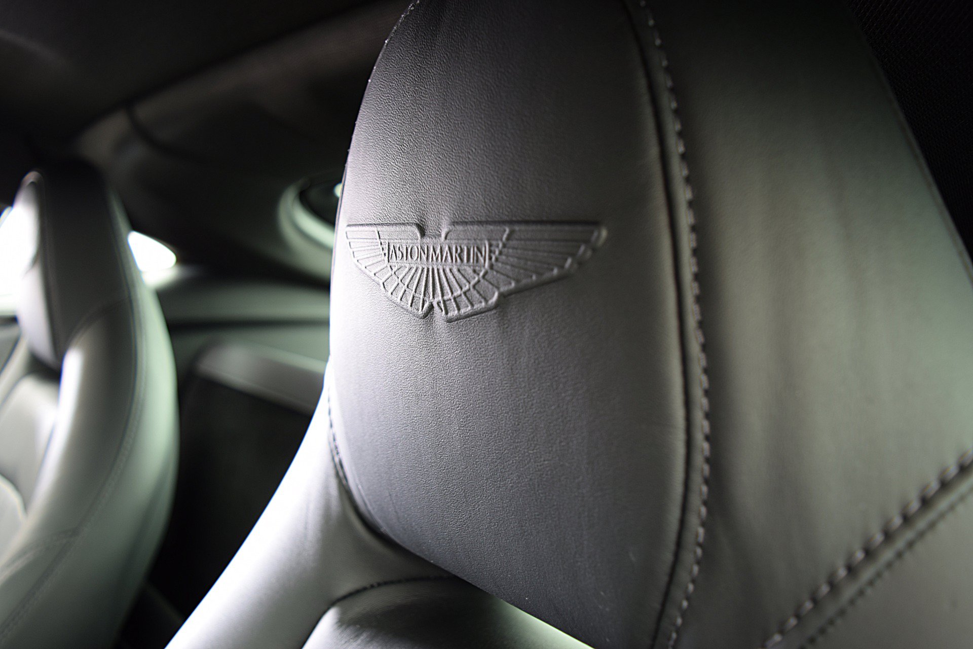 Used 2023 Aston Martin V8 Vantage Roadster RWD image 25