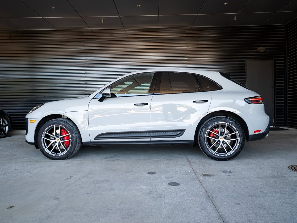 Certified 2023 Porsche Macan S AWD/4WD image 2