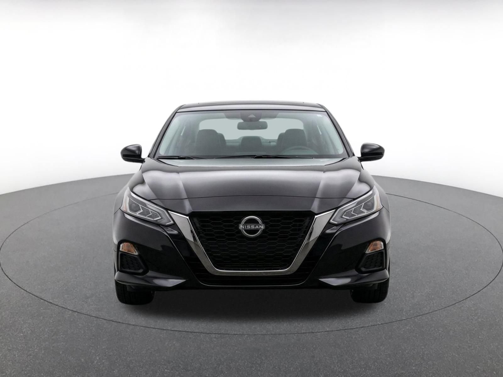 Used 2025 Nissan Altima 2.5 SV FWD image 2