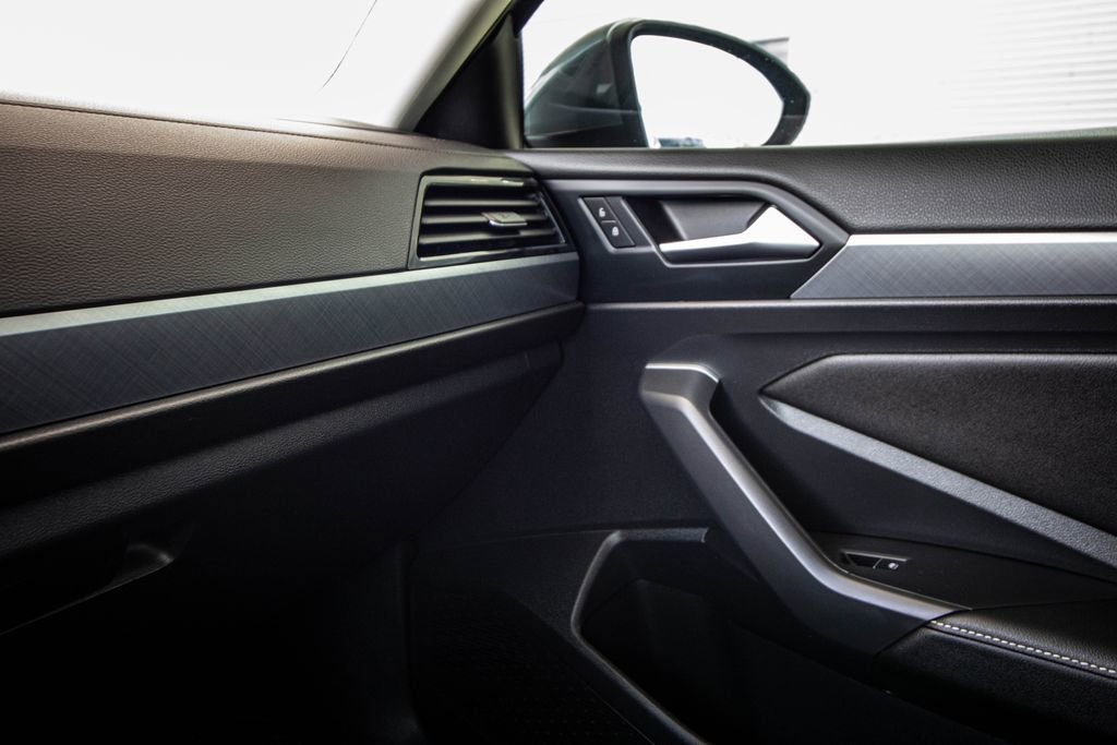 Certified 2022 Volkswagen Jetta SE image 28