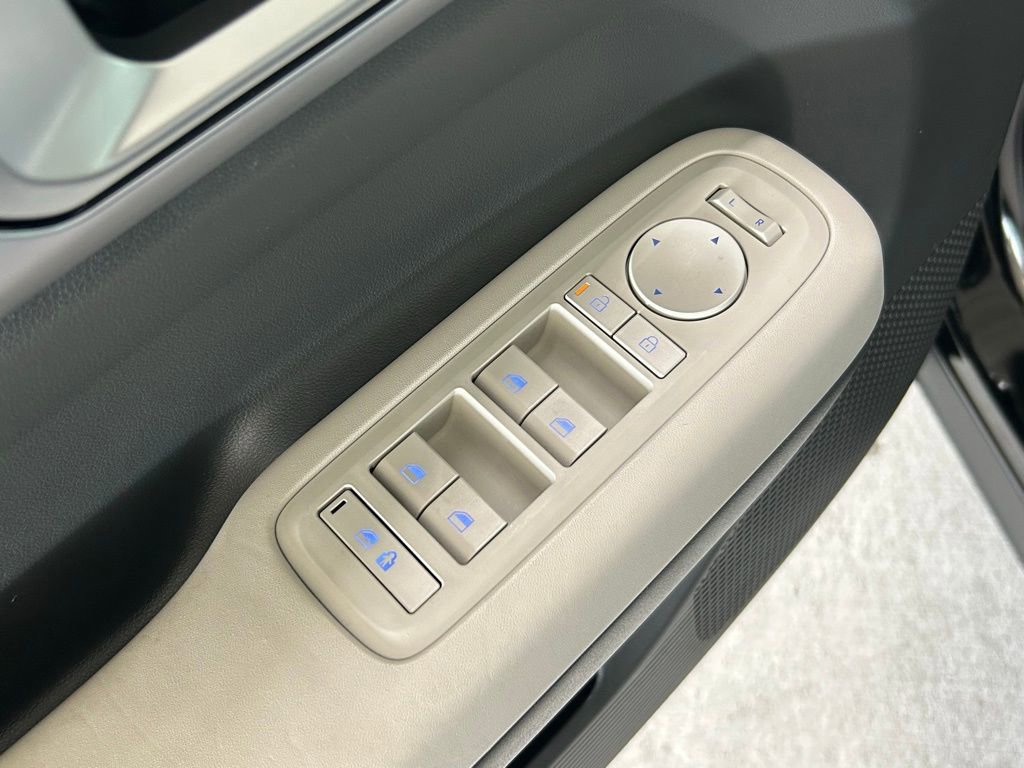 Used 2025 Hyundai Santa Fe SE image 43