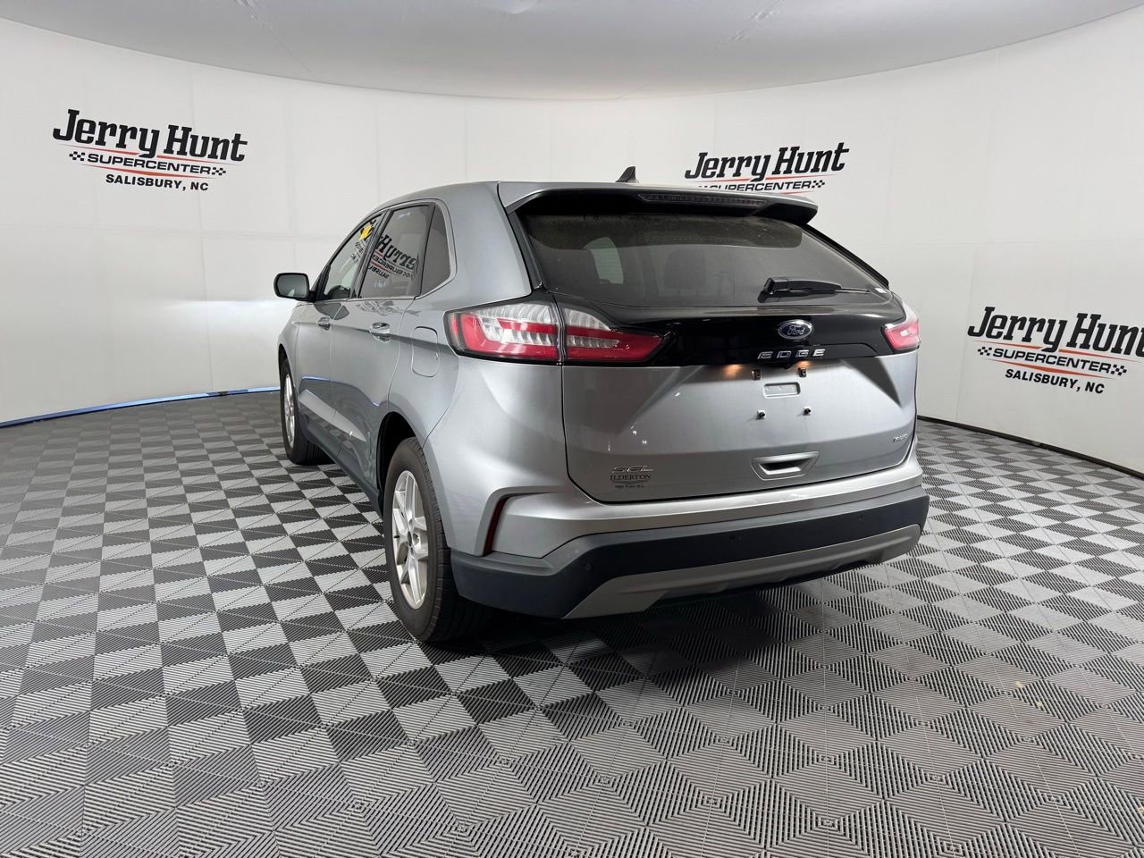 Used 2024 Ford Edge SEL image 10