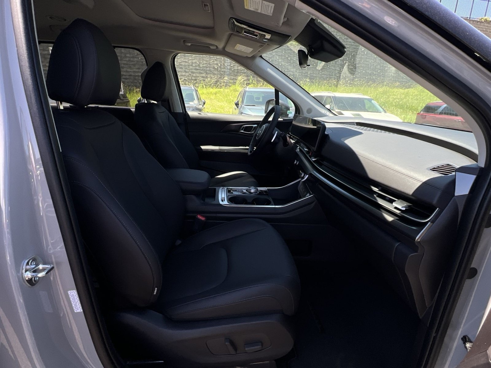 New 2026 Kia Carnival SX w/ SX Dark Edition Package FWD image 35