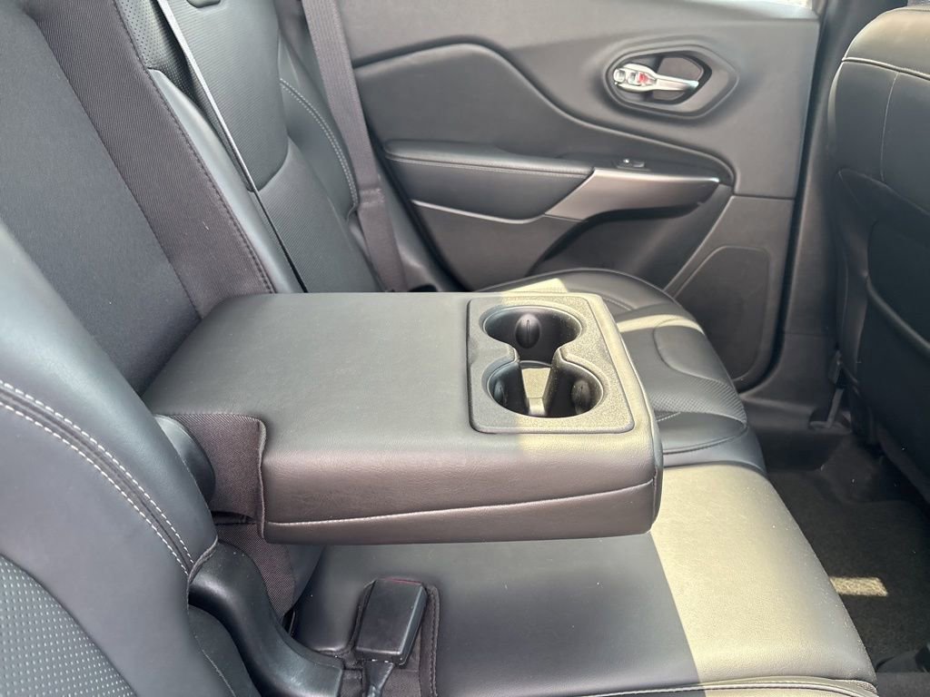 Used 2019 Jeep Cherokee Overland AWD/4WD image 44