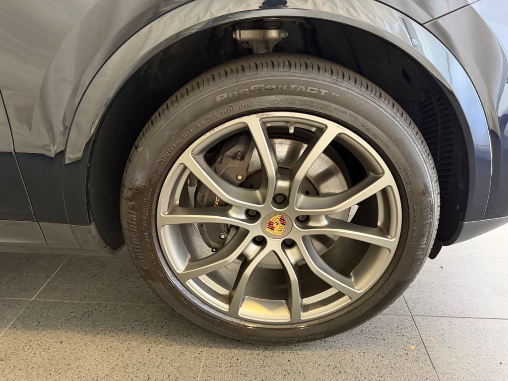 Certified 2023 Porsche Cayenne Coupe AWD/4WD image 11