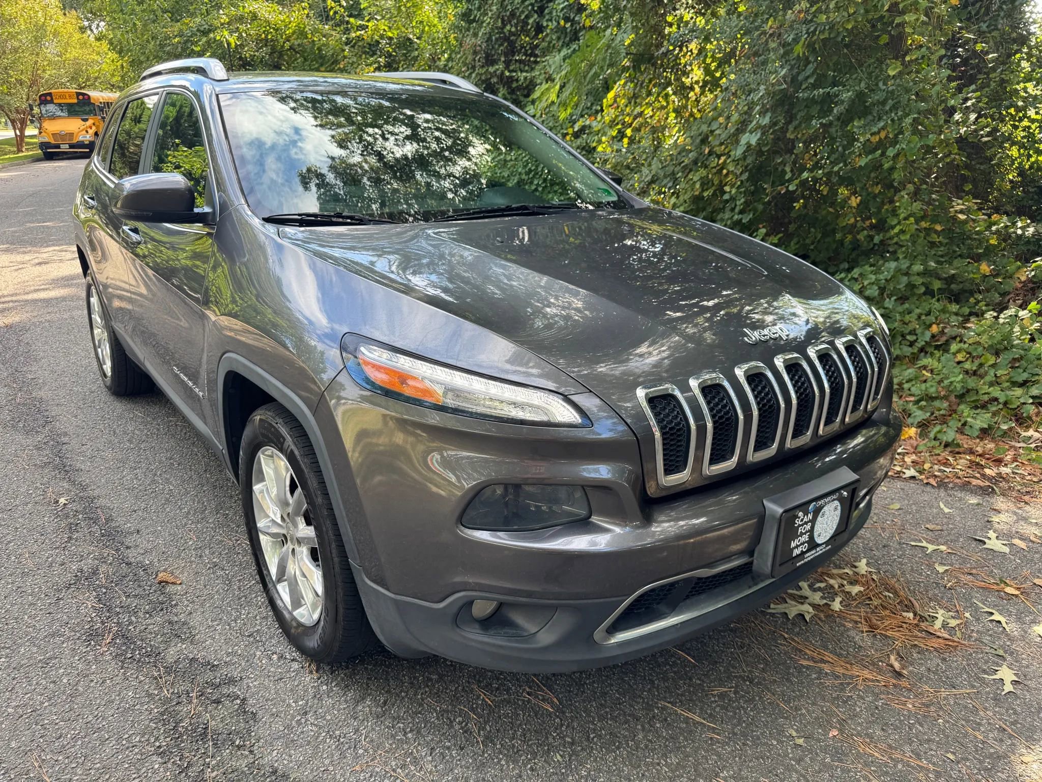 Used 2017 Jeep Cherokee Limited image 5