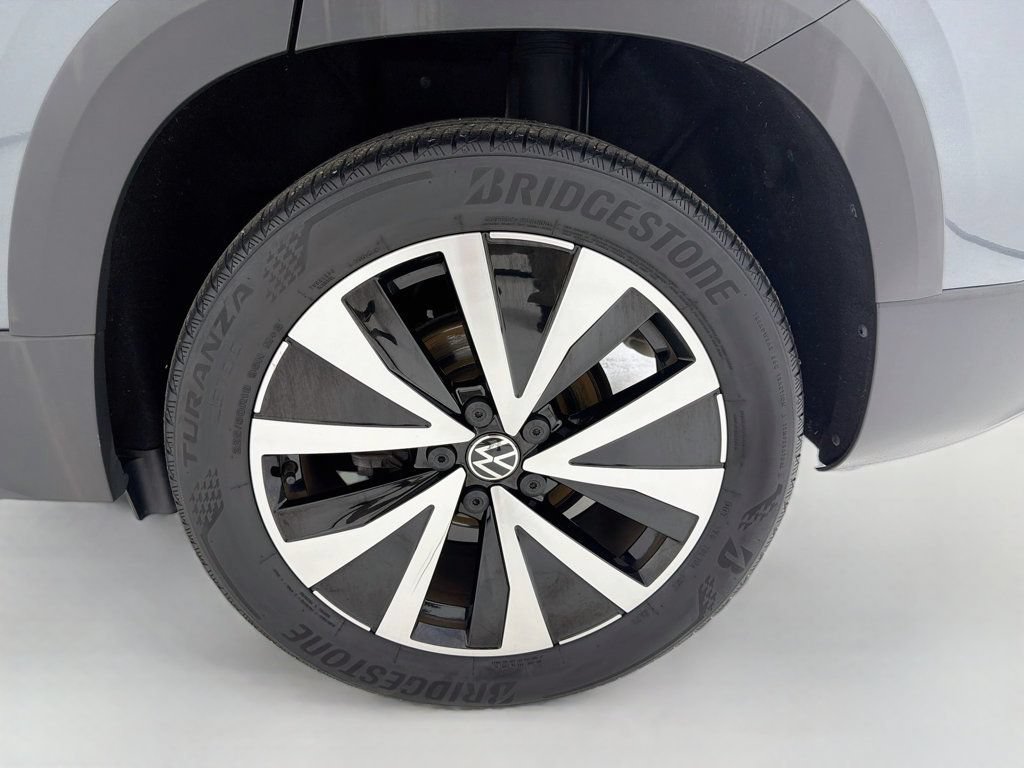 Used 2023 Volkswagen Taos SE w/ Panoramic Sunroof Package AWD/4WD image 35