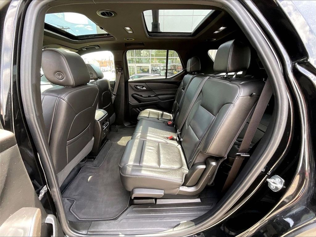 Used 2023 Chevrolet Traverse LT w/ LT Premium Package AWD/4WD image 15