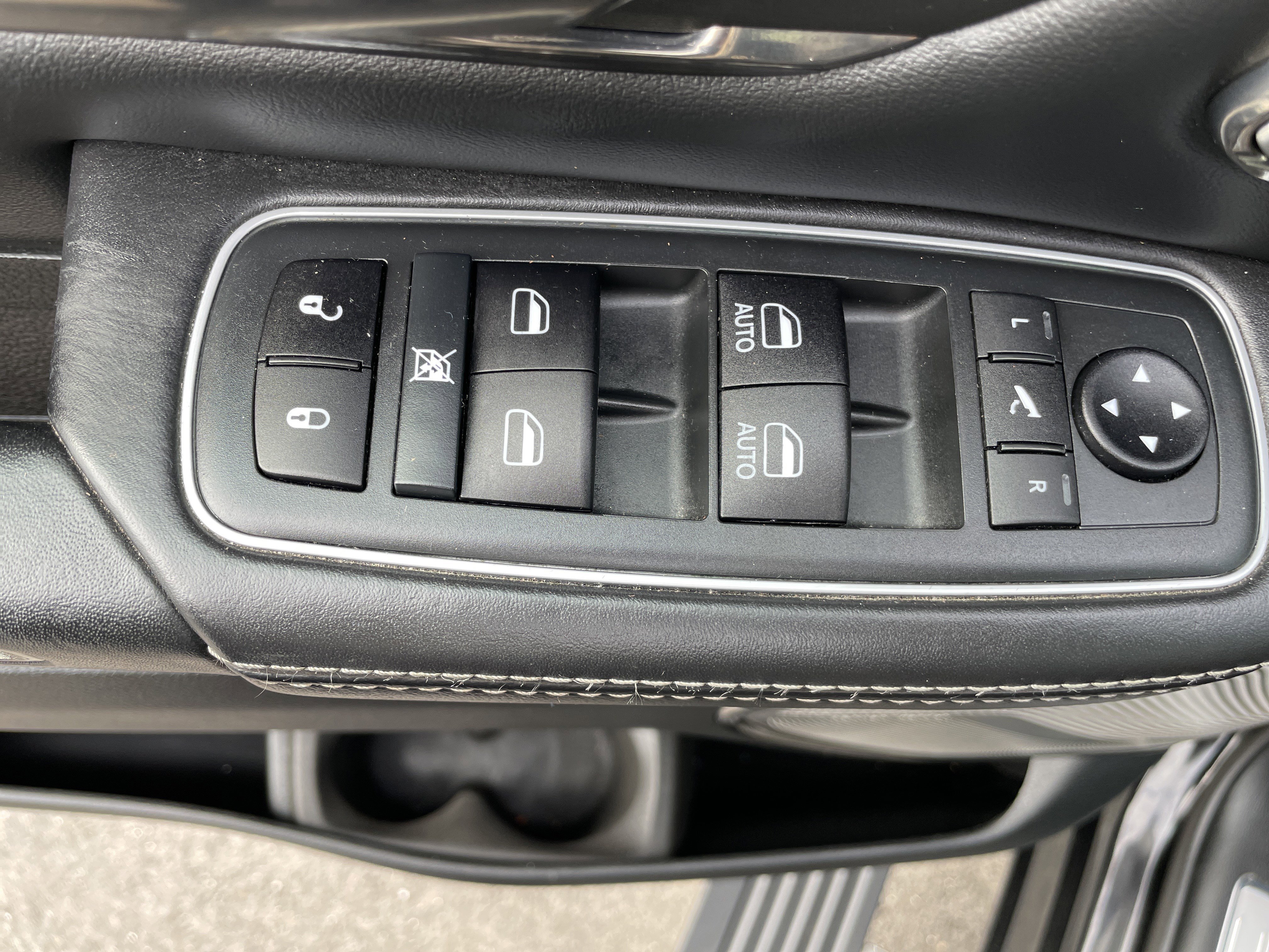 Used 2020 RAM 1500 Limited w/ Black Appearance Package image 36