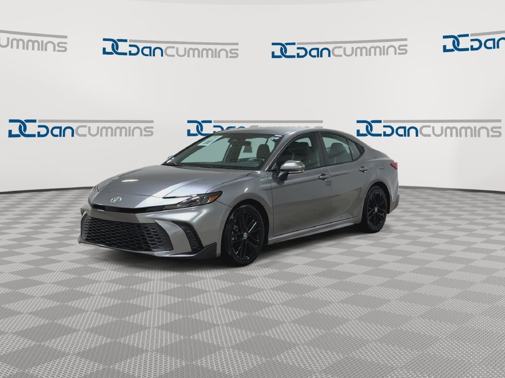 Used 2025 Toyota Camry SE FWD image 5