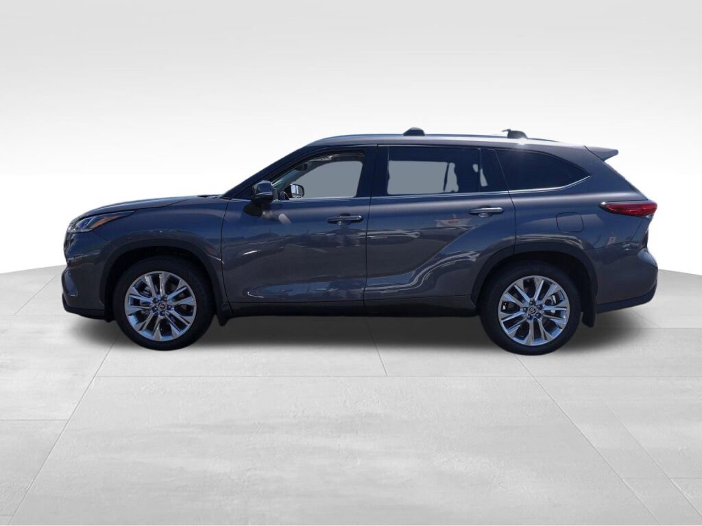 Used 2023 Toyota Highlander Limited image 7