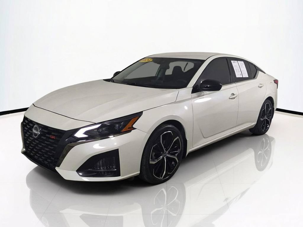 Used 2024 Nissan Altima 2.5 SR FWD image 9