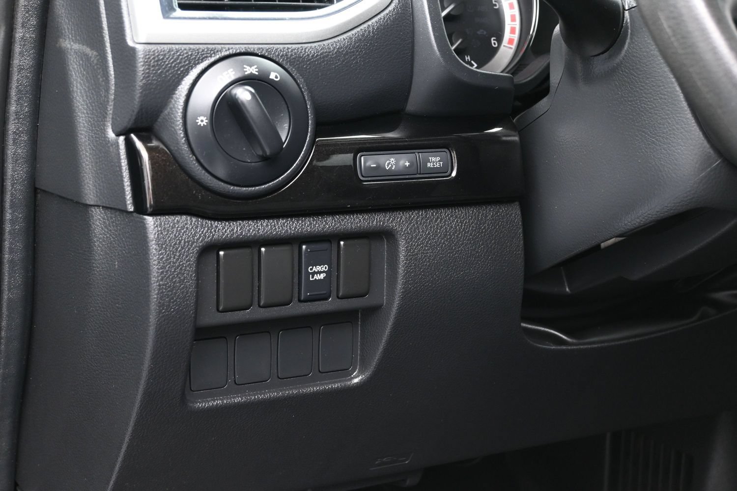 Used 2017 Nissan Titan SV AWD/4WD image 21